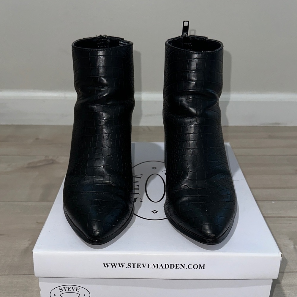 Steve Madden Black Croc-Pattern Ankle Booties